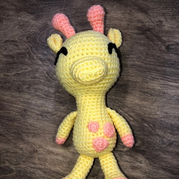 Yellow & peach crochet giraffe plush - Picture 3 of 4
